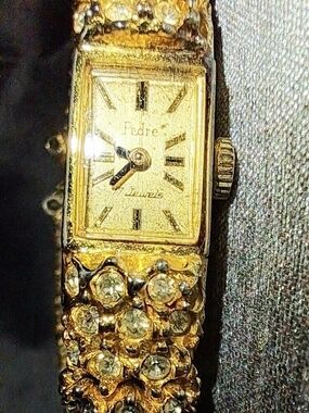 *Vintage*Pedre Gold-Tone/Embedded Crystal  Ladies' Watch -